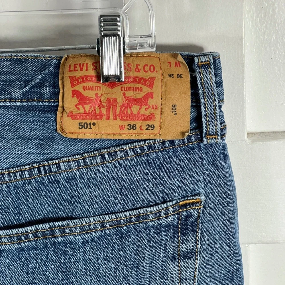 Levis 501 Original Fit Straight Leg Jeans Medium Wash Blue 36x29 1816